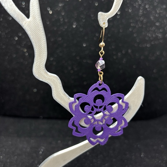 The Soft Stem Earrings - Picture 3 of 4